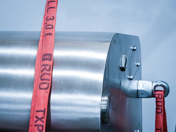 Der TXP-Texolution-Point legt sich um eine Walze - Ausgestattet mit ICE-BOLT und Kugellagerung für sicheres Drehen und Wenden.